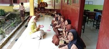 foto kengiataan maulid nabi dan penerimaan rapor 